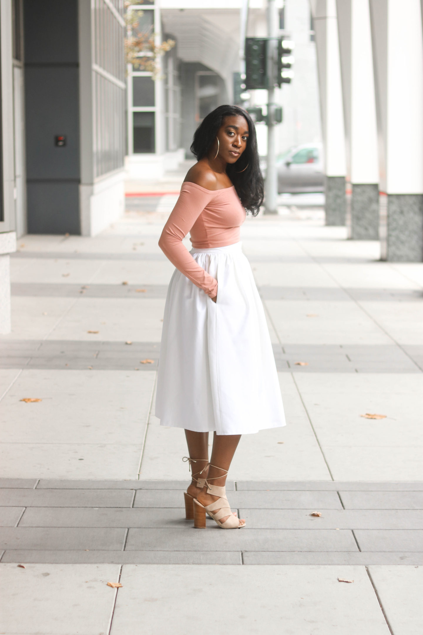 DIY White Denim Gathered Midi Skirt Tutorial , Sewing For Beginners, Sewing Tutorials, Skirt Tutorials, White Denim Skirt, DIY Fashion, Midi Skirt, Gathered skirt with pockets
